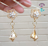 Golden shell with pearls earrings