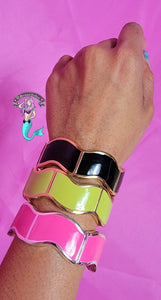 Magnetic clasp bracelets