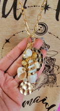 Load image into Gallery viewer, Long gold necklace with shells
